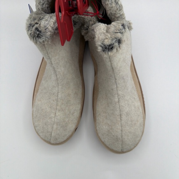 Dearfoams Dluxe Women's Indoor Outdoor Memory Foam Taupe Bootie Slippers - Picture 7 of 10